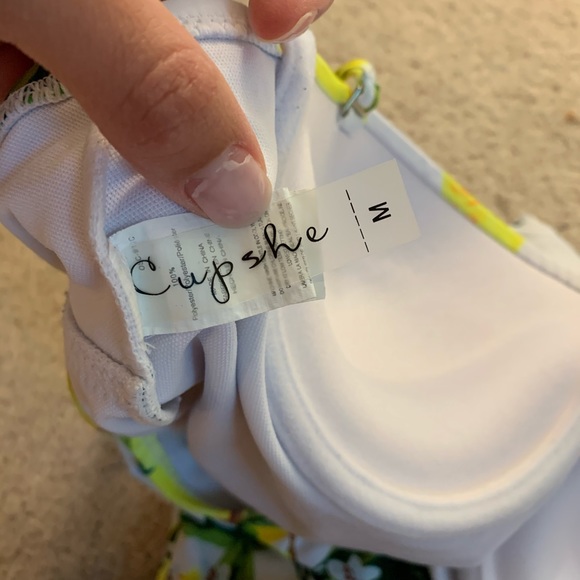 One piece lemon tree bathing suit 🍋🍋 - Picture 5 of 7